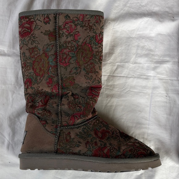 UGG Australia Women's classic Tall Floral Brown Boots Size 6 - Picture 9 of 16